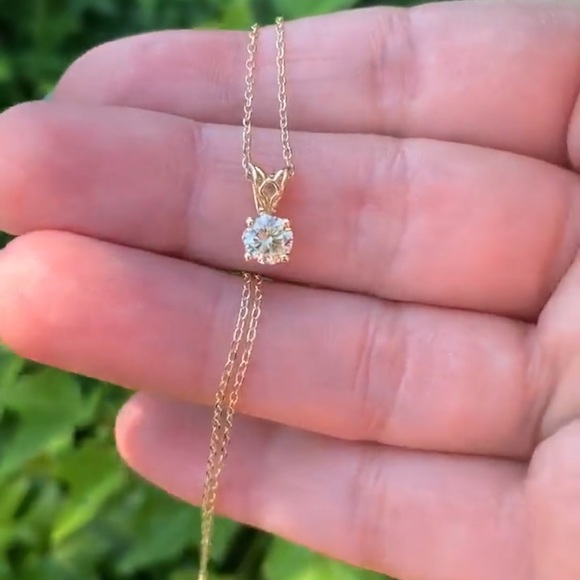 0.45 Carat Diamond Pendant Necklace, Yellow Gold - Picture 2 of 12